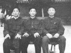 Братья Яо Чэнгуан и Яо Чэнжун с отцом